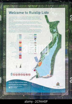 Segnaletica per il lago artificiale Ruislip Lido di Ruislip, un lago di 60 ettari con spiagge sabbiose. Hillingdon North West Londra, Regno Unito. Foto Stock