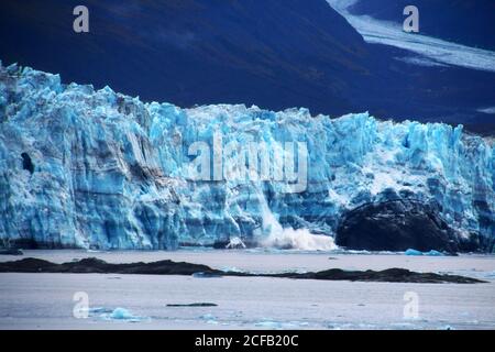 Ghiacciaio di Hubbard al mattino poco prima dell'alba, Alaska, Stati Uniti Foto Stock