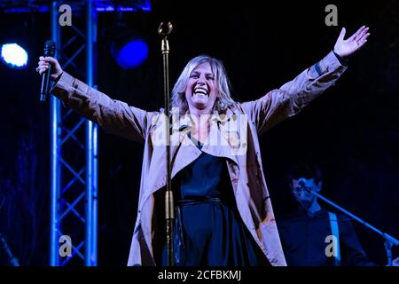 Casertavecchia, Italia. 03 settembre 2020. Il cantautore Irene grandi in concerto a Casertavecchia per l'evento 'settembre al Borgo 2020'. (Foto di Gennaro Buco/Pacific Press) Credit: Pacific Press Media Production Corp./Alamy Live News Foto Stock