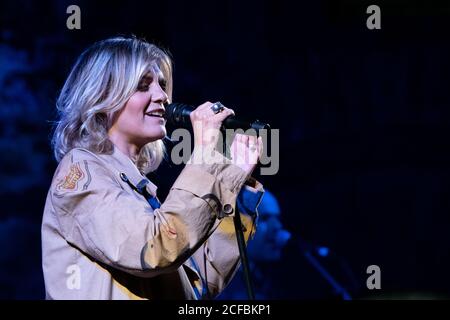 Casertavecchia, Italia. 03 settembre 2020. Il cantautore Irene grandi in concerto a Casertavecchia per l'evento 'settembre al Borgo 2020'. (Foto di Gennaro Buco/Pacific Press) Credit: Pacific Press Media Production Corp./Alamy Live News Foto Stock