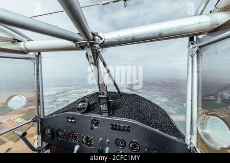 Vista aerea dall'interno del pozzetto di un piccolo aereo Foto Stock