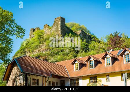 Rovina di Rosenburg ad Argenschwang, nel Soonwald (Hunsrück), nel Gräfenbachtal, Foto Stock