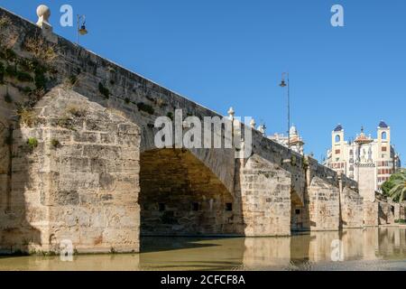 Puente del Mar, ponte sul mare ponte pedonale sul fiume Turia giardino letto Valencia Spagna Foto Stock