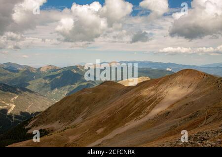 La catena montuosa di Sangre de Cristo vista dal Wheeler Peak a Taos, New Mexico, USA Foto Stock