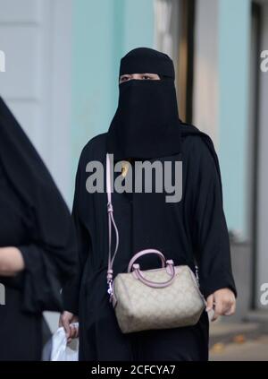 Donne islamiche sciite in via Shota Rustaveli, Tbilisi, Georgia Foto Stock