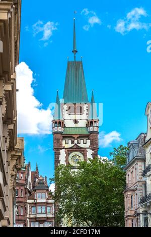 Martinstor, storico castello medievale con orologio, Friburgo, Friburgo in Breisgau, Baden-Württemberg, Germania, Foto Stock