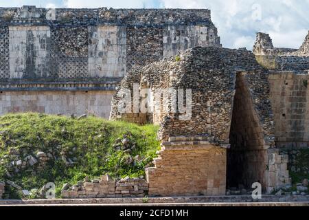 Scavi sul sito dell'antica città maya di Uxmal, Yucatan, Messico Foto Stock