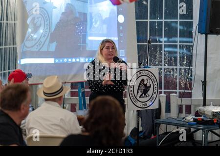 New York, Stati Uniti. 03 settembre 2020. Un oratore visto durante un impegno di Steve Bannon parlare su Zoom con il Queens Village Republican Club in Triple Crown Diner, Middle Village, Queens. Credit: SOPA Images Limited/Alamy Live News Foto Stock