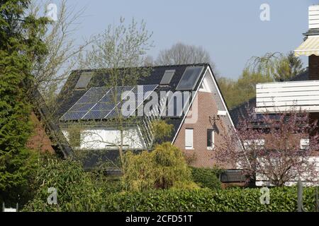 Casa singola con tetto solare a Brema-St. Magnus, Brema, Germania, Europa Foto Stock