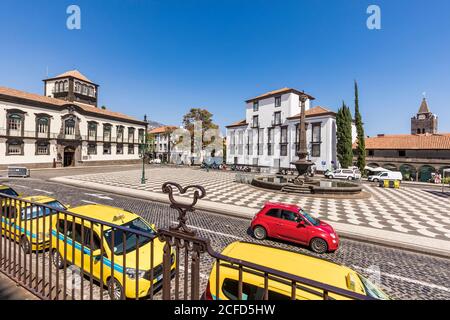 Portogallo, isola di Madeira, Funchal, città vecchia, Praca do Municipio, piazza del municipio, municipio, università, palazzo episcopale Foto Stock