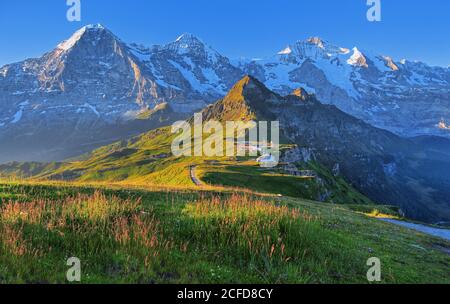 Panorama dal Maennlichen con il trionfale del massiccio dell'Eiger, Moench e Jungfrau, Wengen, Jungfrau, Alpi Bernesi, Oberland Bernese Foto Stock