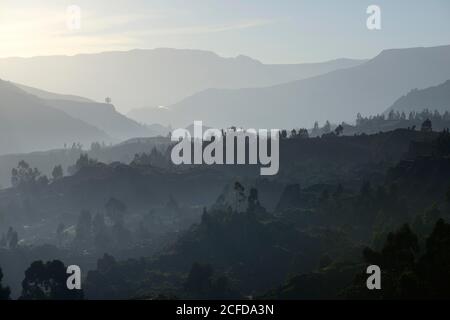 Fossi sulla valle del Rio Colca, Canyon del Colca, regione di Arequipa, Perù Foto Stock