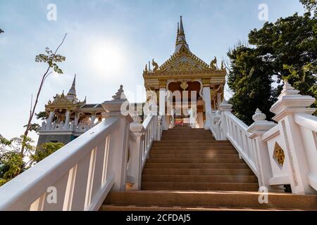 Wat Laem Sak - Tempio a Phang Nga Bay, Laem Sak. Regione di Krabi, Tailandia Foto Stock