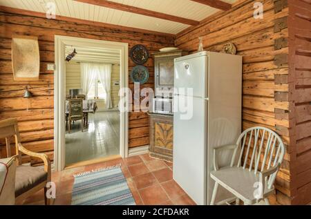 Vista interna soggiorno tradizionale norvegese casa in legno, Nordland, Norvegia Foto Stock
