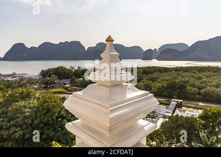 Wat Laem Sak - Tempio a Phang Nga Bay, Laem Sak. Regione di Krabi, Tailandia Foto Stock