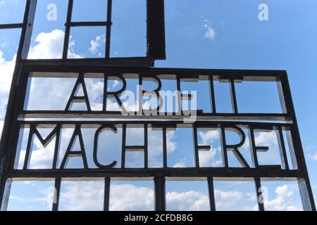 Arbeit macht frei, campo di concentramento, Sachsenhausen, Oranienburg, Brandeburgo, Germania Foto Stock