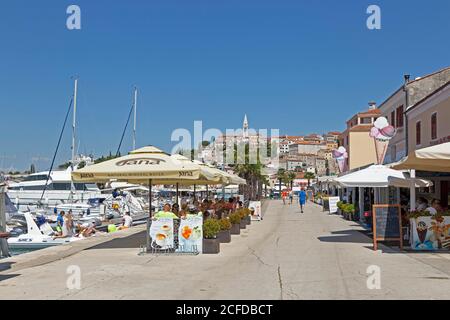 Ristoranti nel porto, Vrsar, Istria, Croazia Foto Stock