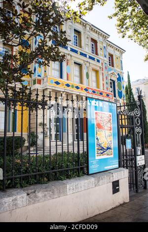 Toulon (Var,Francia) : Hotel des Arts, facciata colorata da Alexandre Benjamin NAVET Foto Stock