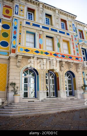 Toulon (Var,Francia) : Hotel des Arts, facciata colorata da Alexandre Benjamin NAVET Foto Stock