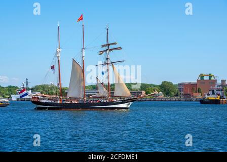 Germania, Schleswig-Holstein, Kiel, nave a vela Oosterschelde, costruito nel 1918 come un freighter, l'uso oggi, turismo. Kiel settimana 2019 Foto Stock