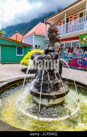 Heva, statua in basalto di Gilbert Clain, nel 2000, Hell-Bourg, uno dei più bei villaggi di Francia, Cirque de la Salazie bacino vulcanico, 930 m Foto Stock