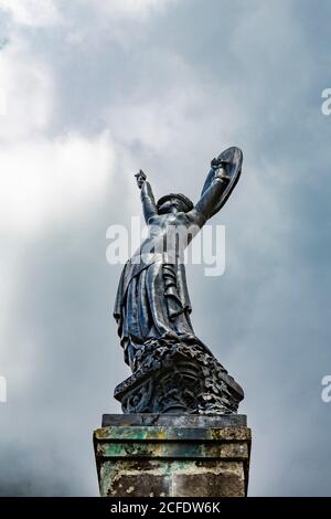 L'ame de la France, l'anima di Francia, statua bronzea di un guerriero, dello scultore Carlo Sarrabezoles, 1931, Hell-Bourg, Cirque de la Salazie vulcano, Foto Stock