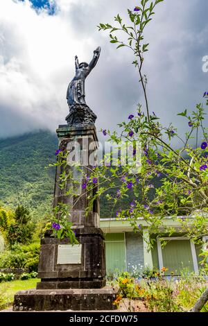 L'ame de la France, l'anima di Francia, statua bronzea di un guerriero, dello scultore Carlo Sarrabezoles, 1931, Hell-Bourg, Cirque de la Salazie vulcano, Foto Stock