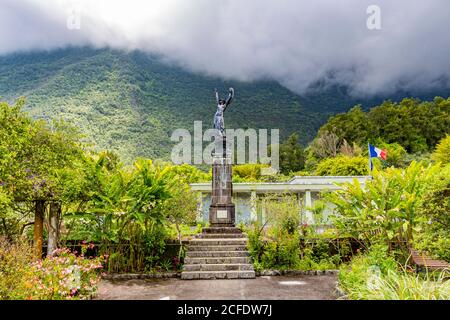 L'ame de la France, l'anima di Francia, statua bronzea di un guerriero, dello scultore Carlo Sarrabezoles, 1931, Hell-Bourg, Cirque de la Salazie vulcano, Foto Stock