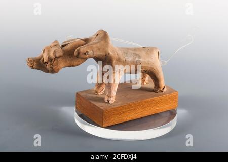 Animale di argilla con testa mobile, Mohenjo daro, Indo Valley Civilization Gallery, Museo Nazionale del Pakistan, Karachi, Sindh, Pakistan, Asia meridionale, Asia Foto Stock