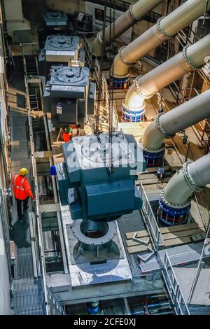 Installazione di motori nella stazione di pompaggio di Oberhausen, nuova fogna Emscher, Emscher Conversion, Ruhr, Oberhausen, Renania settentrionale-Vestfalia, Foto Stock