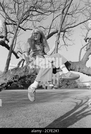 Amy carter seduto in un albero sulla Casa Bianca terreni ca. 23 febbraio 1977 Foto Stock