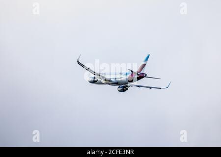 Eurowings, Airbus A320-214 decollo all'aeroporto internazionale di Dusseldorf, D-AEWP, Dusseldorf, Nord Reno-Westfalia, Germania Foto Stock