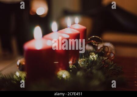 Germania, Baviera, Natale, Notte silenziosa, 24. Dicembre, festa di Natale, 4 candele che bruciano Foto Stock