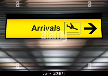 Arrivo Aeroporto segno pendenti dal soffitto airport Foto Stock