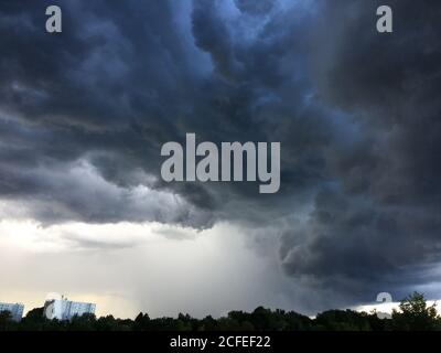 Nuvole tempesta su Berlino Foto Stock