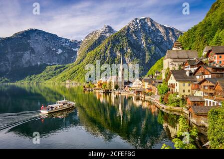 Famoso villaggio di montagna Hallstatt in Austria Foto Stock