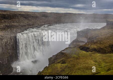 Dettifoss, la più grande cascata d'Europa, nella parte settentrionale dell'Islanda. Foto Stock