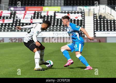 DERBY, INGHILTERRA. 5 SETTEMBRE Josh Kay of Barrow combatte con Lee Buchanan della contea di Derby durante la partita della Carabao Cup tra Derby County e Barrow al Pride Park, Derby (Credit: Jon Hobley | MI News) Credit: MI News & Sport /Alamy Live News Foto Stock