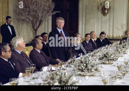 Jimmy carter ospita una cena di lavoro per il primo ministro giapponese Takeo Fukuda. CA. 22 marzo 1977 Foto Stock