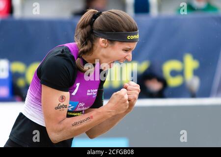 Timmendorfer Strand, Germania. 05 settembre 2020. Chantal Laboreur (Münster) si acclama durante la finale del campionato tedesco di Beach volley. Credit: Frank Molter/dpa/Alamy Live News Foto Stock