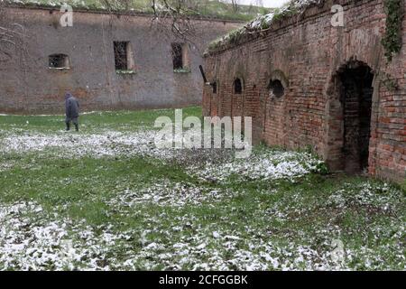 Antica e storica fortezza di Petrovaradin. I misteri del castello abbandonato. Foto Stock