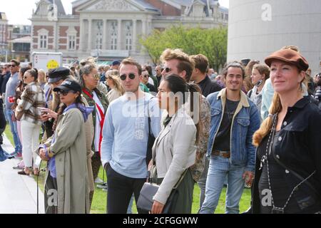 I proprietari, il personale e gli artisti di nightclub e nightclub protestano presso la Museumplein, in occasione della pandemia di Coronavirus, il 5 settembre 2020 ad Amsterdam, Paesi Bassi, per richiamare l'attenzione sui problemi dei club e delle discoteche causati dalla pandemia di coronavirus. A causa delle misure corona, i club e le discoteche non possono aprirsi nel modo usuale, sono autorizzati a ricevere clienti in una sorta di allestimento di caffè, dove i gruppi devono sedersi e mantenere una distanza di 1.5 metri e l'ispezione sarebbe rigorosa diversi club poi deciso di chiudere di nuovo. (Foto di Paulo Amorim/Sipa USA) Foto Stock