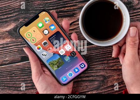 Antalya, TURCHIA - 05 settembre 2020. Nuovo iphone con schermo ios 14, il prossimo sistema operativo di Apple per i suoi smartphone in uscita Foto Stock