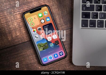 Antalya, TURCHIA - 05 settembre 2020. Nuovo iphone con schermo ios 14, il prossimo sistema operativo di Apple per i suoi smartphone in uscita Foto Stock