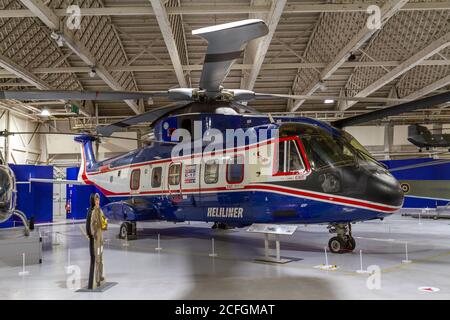 Un elicottero medio multirolo Agusta Westland EH101 Merlin/Hiliner (1990-2001) in mostra al RAF Museum, Londra, Regno Unito. Foto Stock