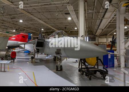 Un combattente Interceptor Panavia Tornado F.3 in mostra al RAF Museum, Londra, Regno Unito. Foto Stock