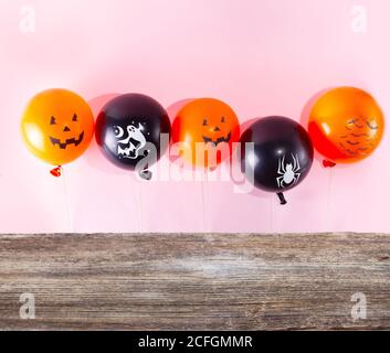 Scena di Halloween con palloncini Foto Stock