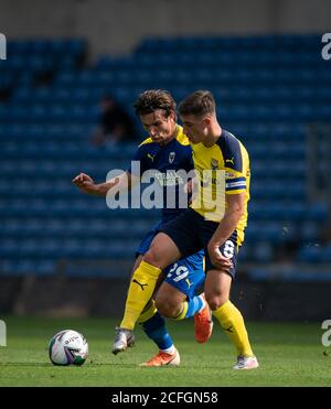 Oxford, Regno Unito. 05 settembre 2020. Cameron Brannagan di Oxford United & Ryan Longman (in prestito da Brighton & Hove Albion) Di AFC Wimbledon durante la Carabao Cup prima partita tra Oxford United e AFC Wimbledon giocato a porte chiuse a causa delle attuali linee guida del governo covid-19 che insegnano partite da giocare senza sostenitori al Kassam Stadium, Oxford, Inghilterra, il 5 settembre 2020. Foto di Andy Rowland/prime Media Images. Credit: Prime Media Images/Alamy Live News Foto Stock