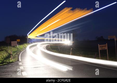 Tracce di luce bus Foto Stock