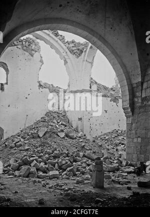 Vedute di guerra di Neby Samuel (Mizpah). Interno della moschea demolita ca. 1917 Foto Stock